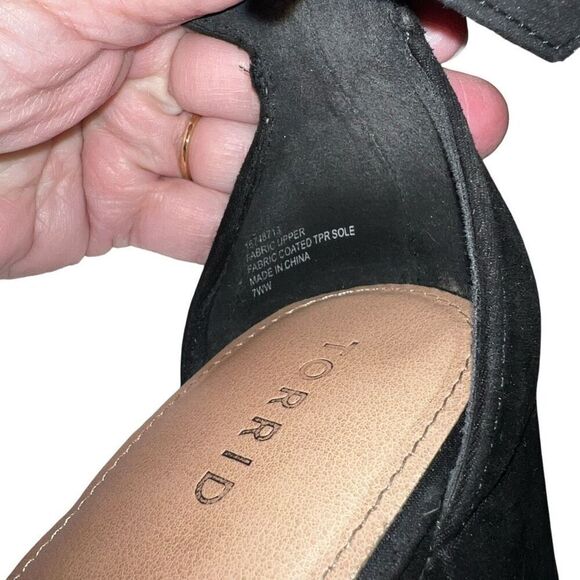 Torrid Womens Size 7 Wide Open Toe Sandals Black Ankle Strap Chunky Block Heel - Picture 2 of 5